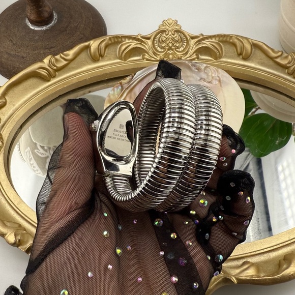 Elegant silver-tone wrap watch in the famous luxury Serpenti style - Picture 10 of 17